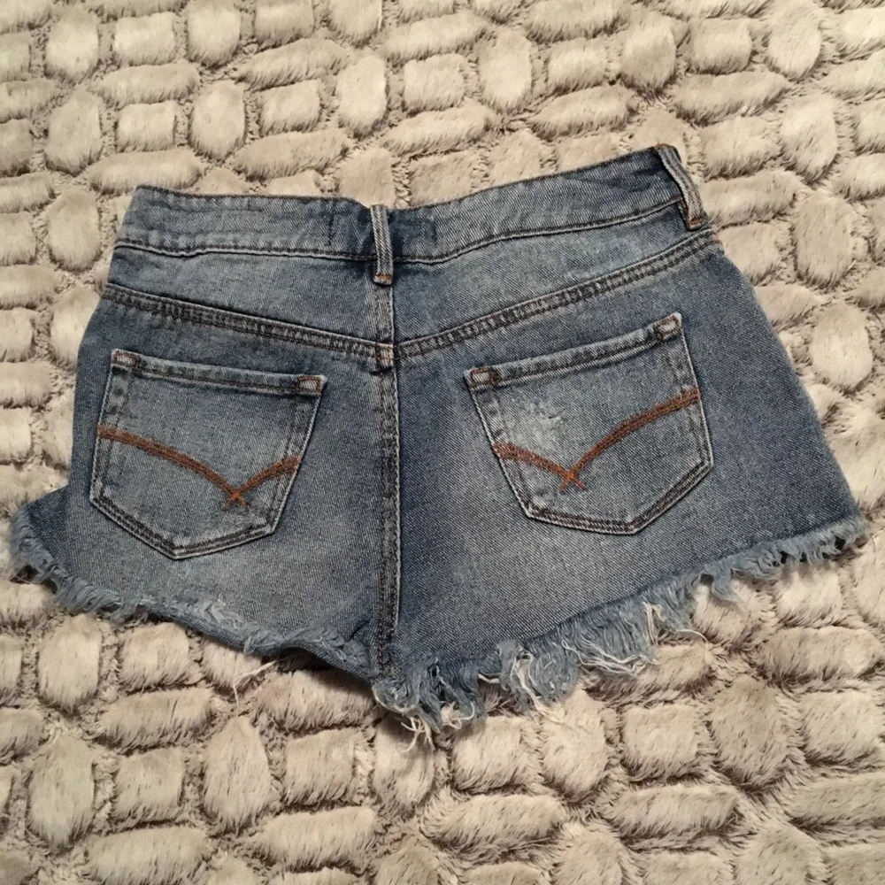 PacSun High Rise Distressed Bootie Short - Picture 5 of 5